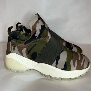 J Slides Green Camouflage Slip On Round Toe Sneakers Shoes